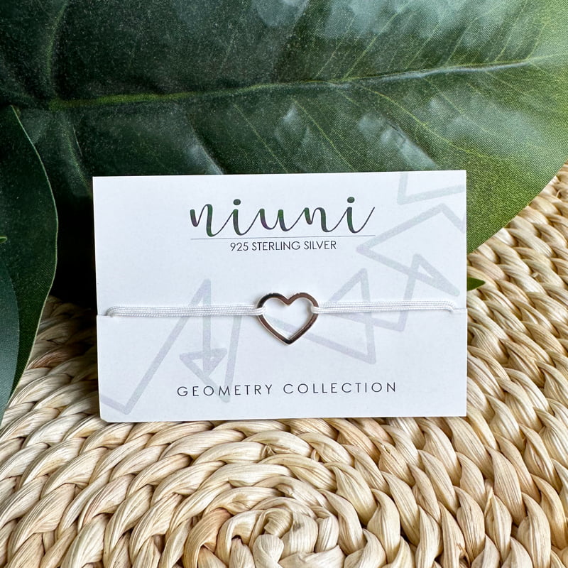 Niuni karkötő ezüst szív medállal, fehér zsinórral