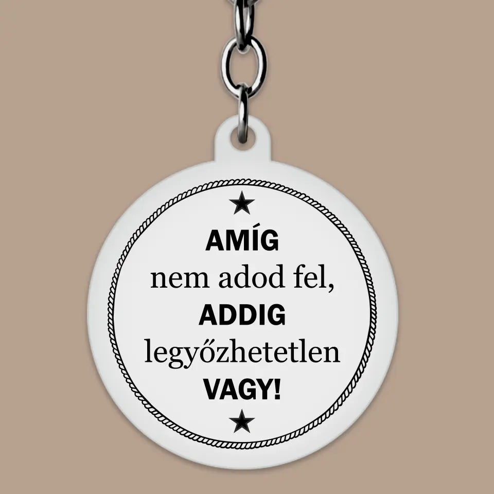 Legyőzhetetlen vagy! Gravírozott kulcstartó motiváló ajándék