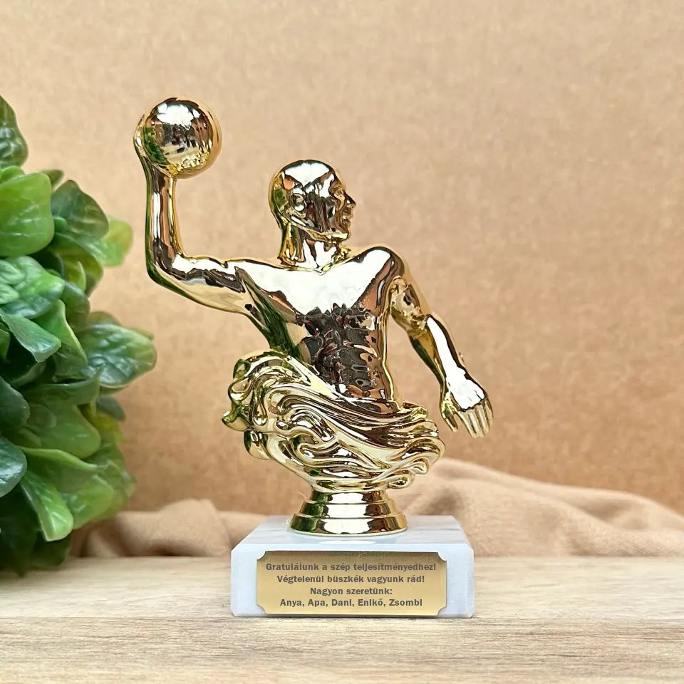 Ajándék vízilabdázónak - egyedi feliratos szobor