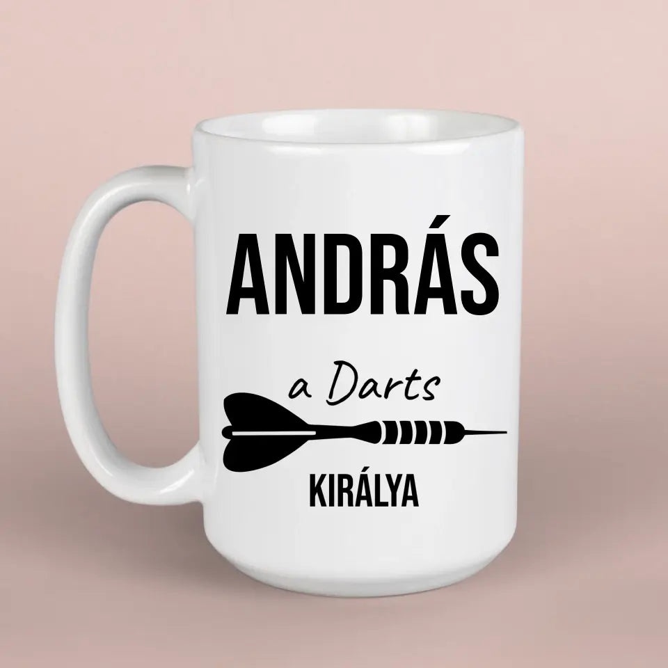 Darts királya - dartsos bögre, egyedi ajándék