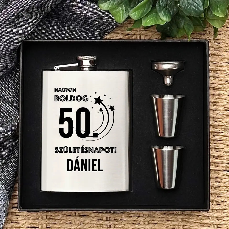 50 éves szülinapi ajándék ötlet férfiaknak - gravírozott flaska szett