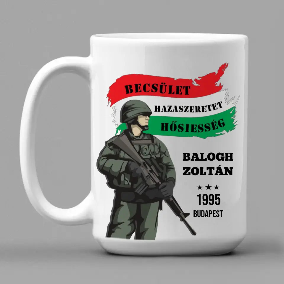 Ajándék katonának - zászlós bögre, katona grafikával