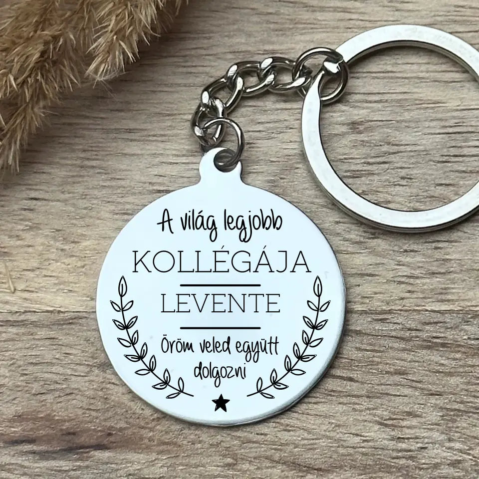 Ajándék kollégának, gravírozott kulcstartó