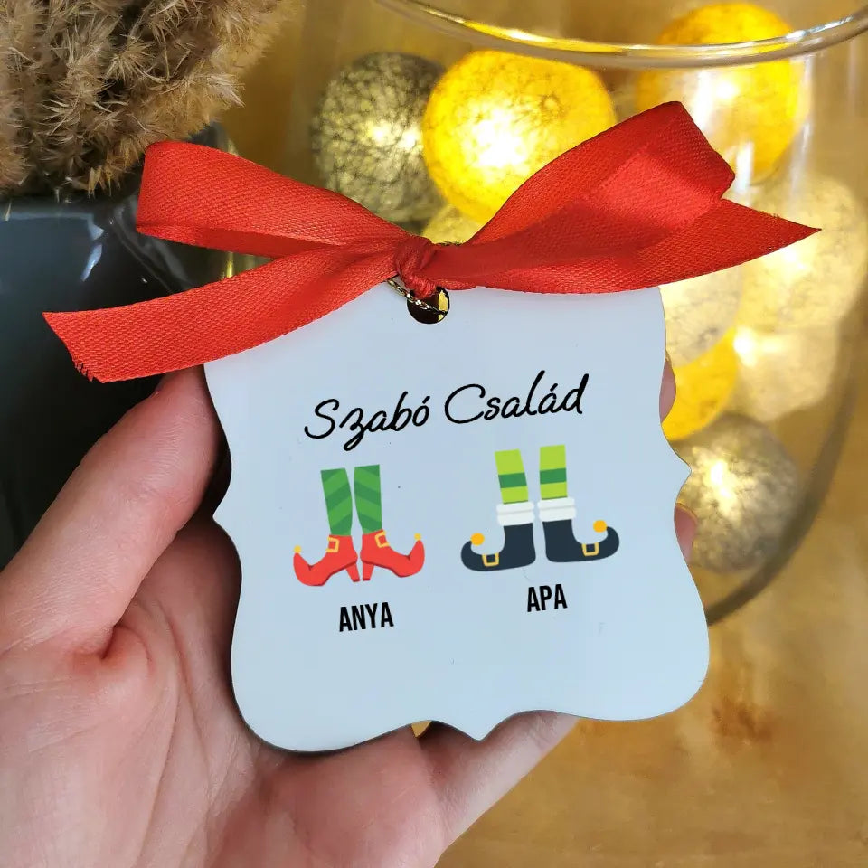 Családos karácsonyfadísz manólábakkal