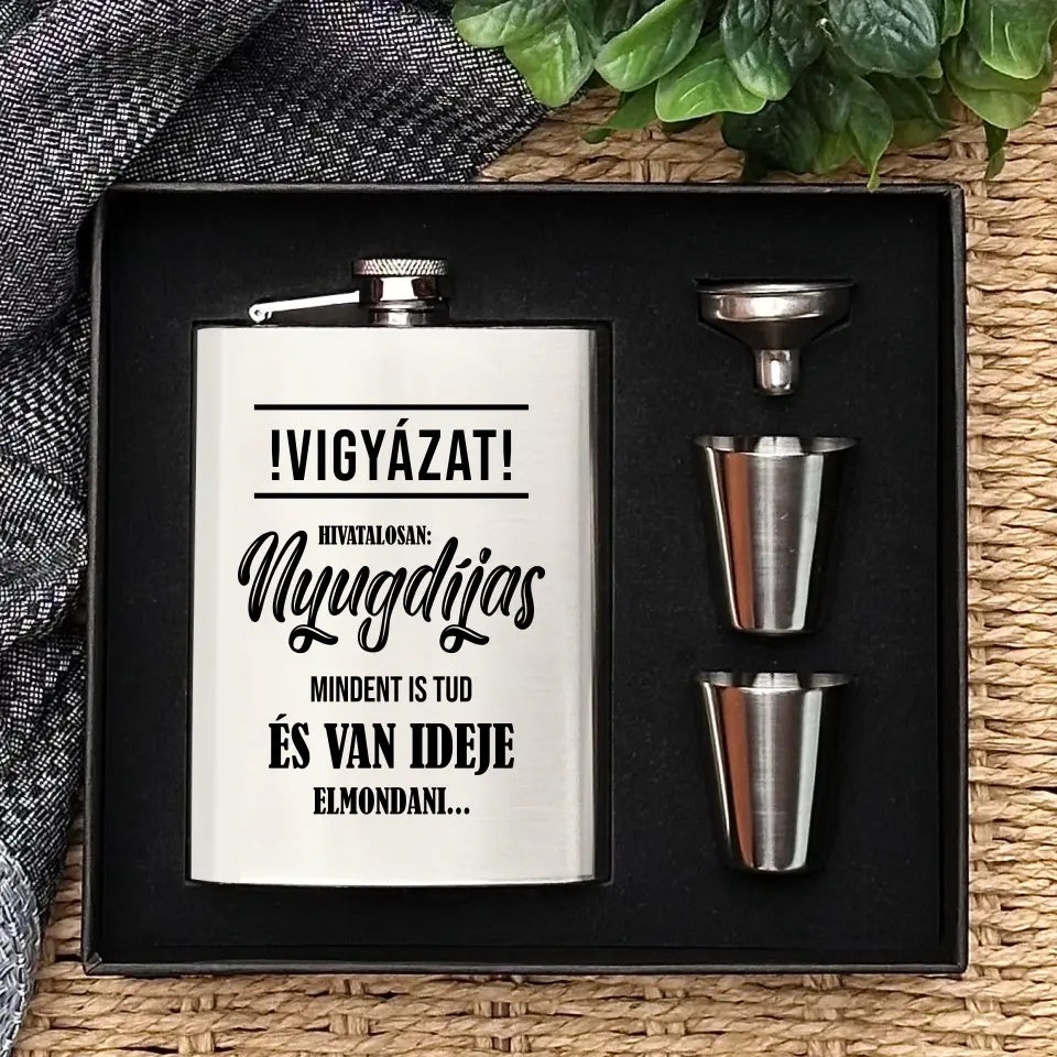 Vicces ajándék nyugdíjba vonulásra – gravírozott flaska szett