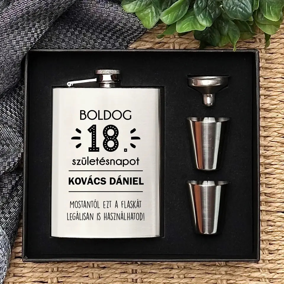 18 éves szülinapi ajándék - névre szóló flaska szett