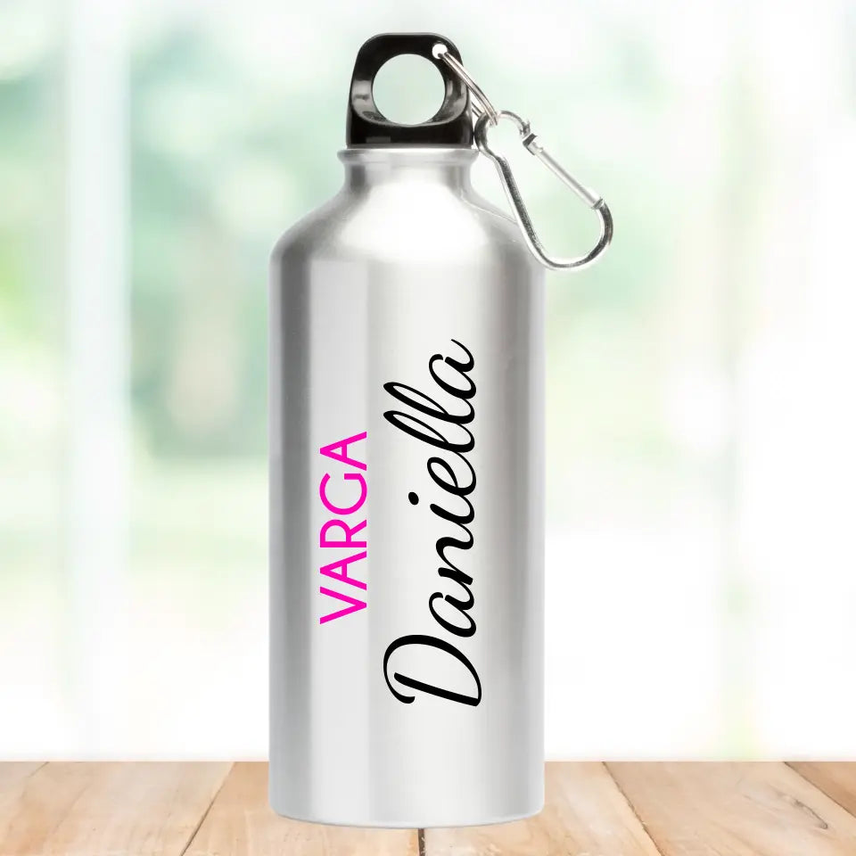 Ezüst színű, egyedi kulacs saját névvel