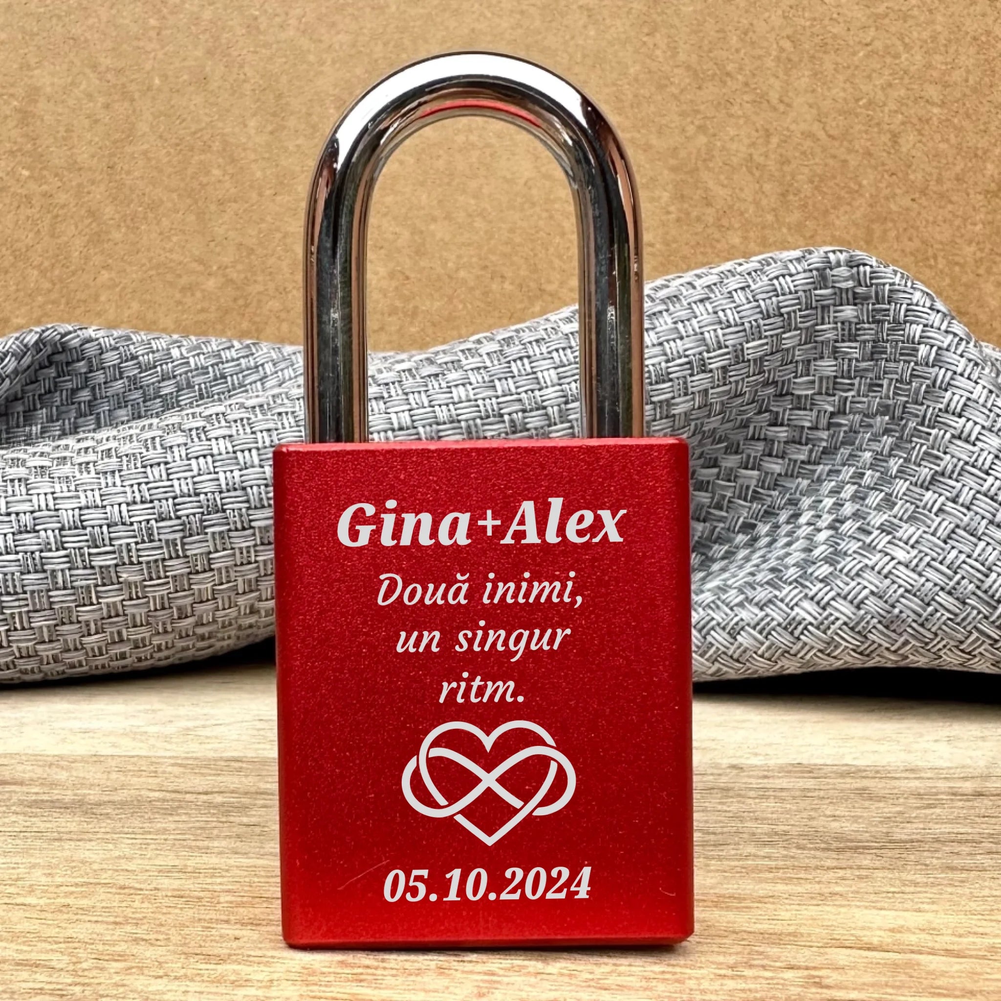 Lacăt personalizabil pentru îndrăgostiți