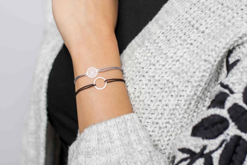 Niuni karkötő ezüst virág medálla. 