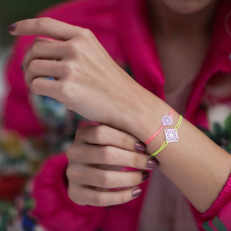 Niuni karkötő ezüst virág medálla. Szuper ajándék nőknek, anyukáknak