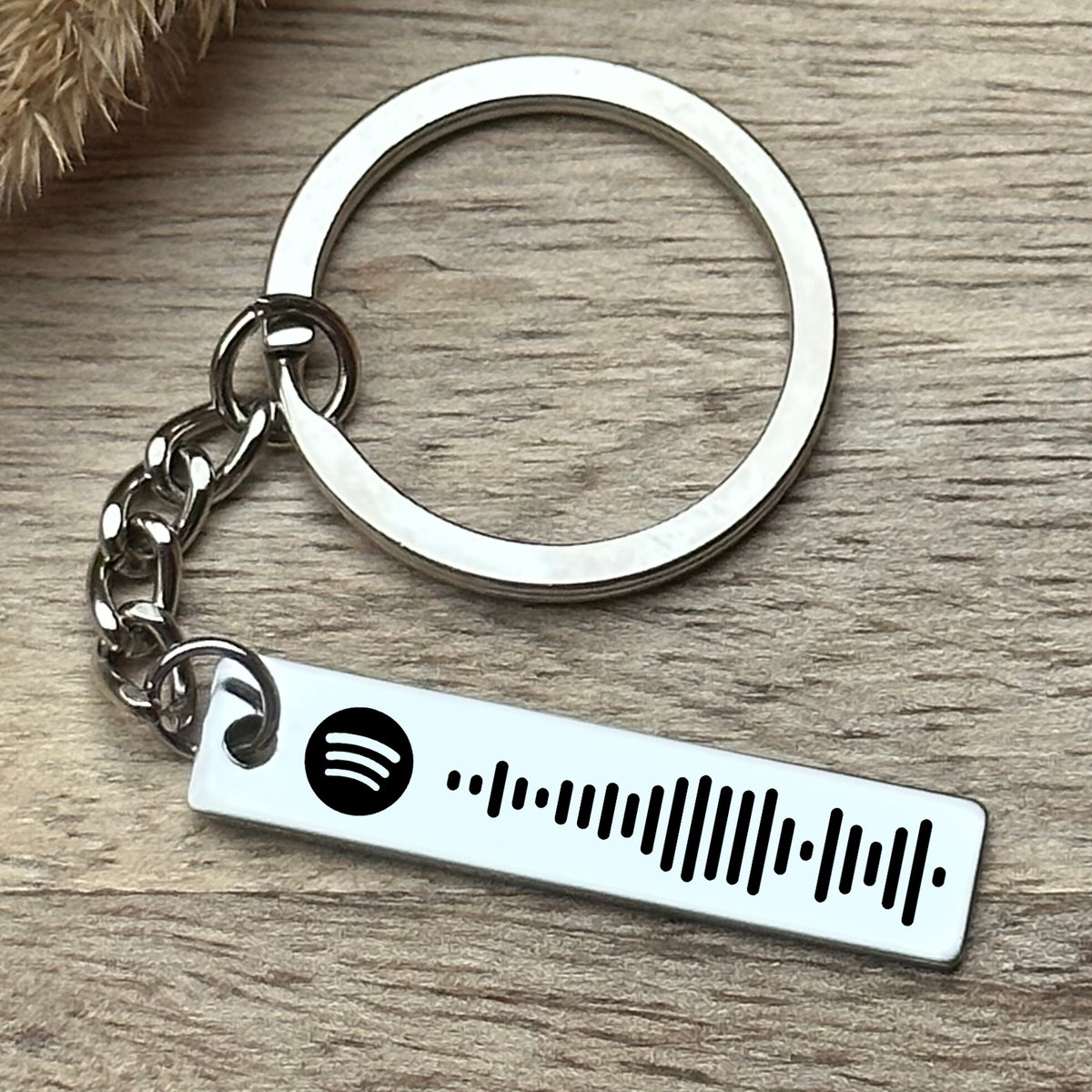 Zenekódos, gravírozott kulcstartó pároknak